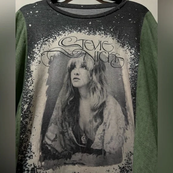 Artistic Graphic Women's Tunic in Charcoal and Sage - Picture 3 of 5